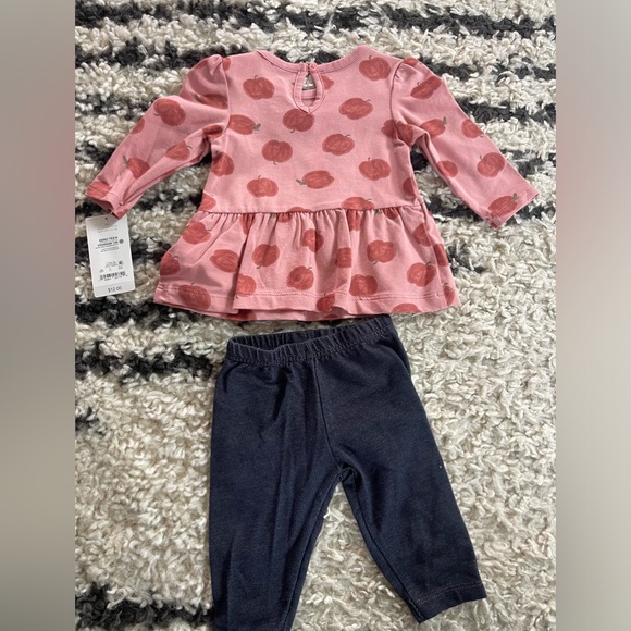 Carter’s 2 piece outfit set - Picture 3 of 5